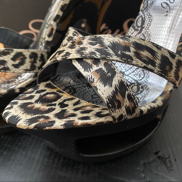 New in box black Animal Print size 7 high heels - Picture 6 of 9